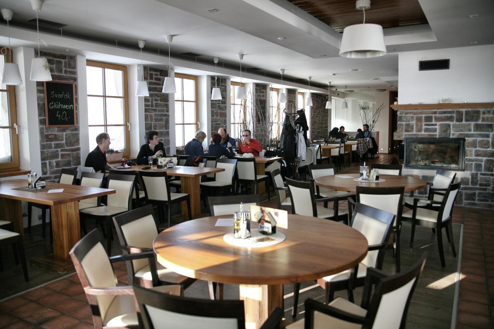 Hotel Krusnohorsky Dvur Cinovec Экстерьер фото