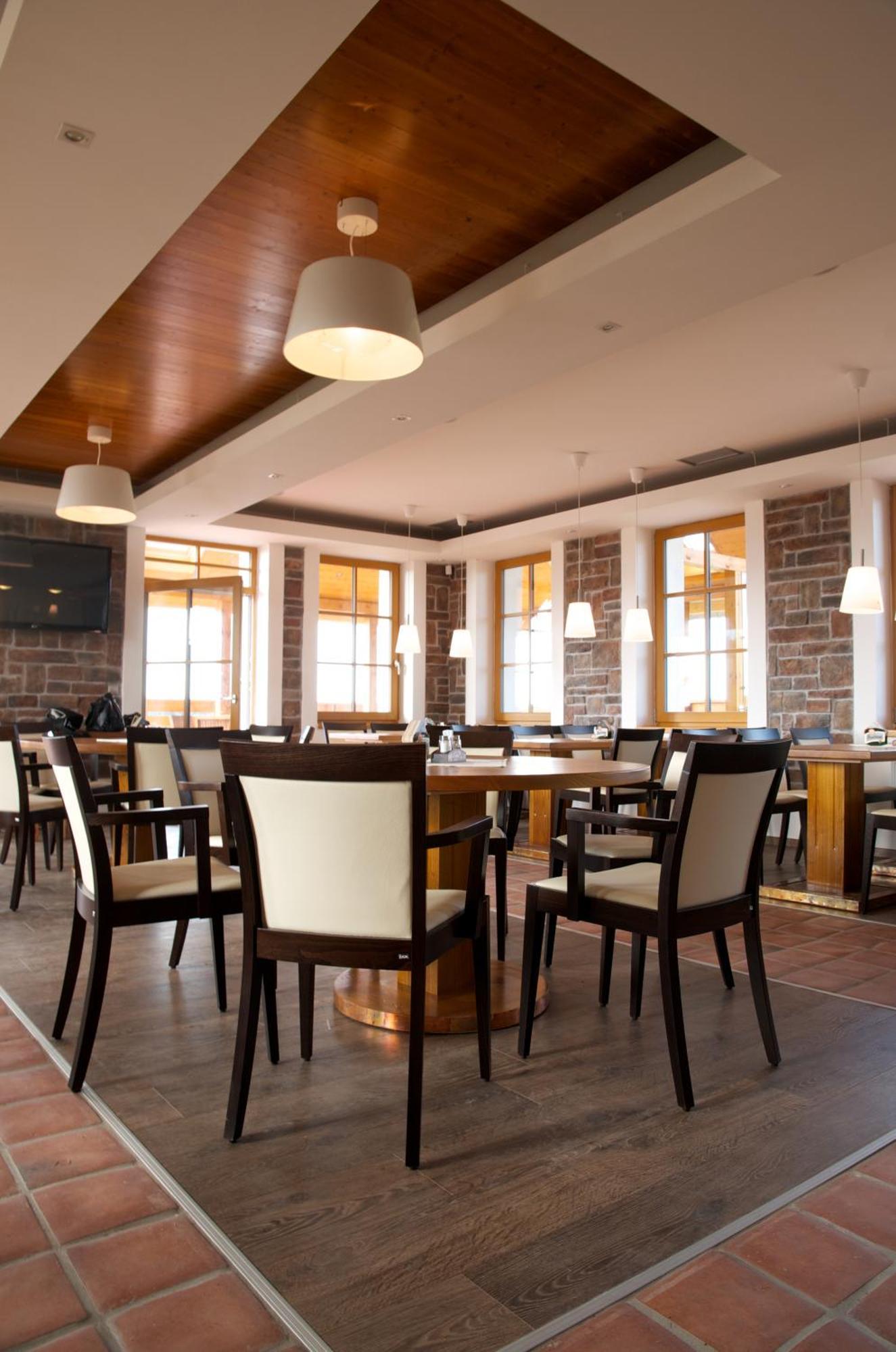 Hotel Krusnohorsky Dvur Cinovec Экстерьер фото